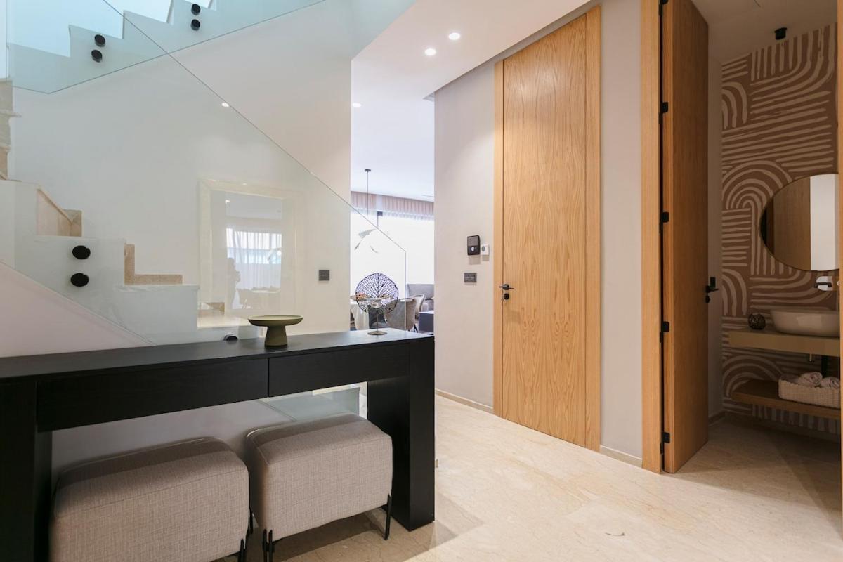 Appartamento Beautiful 4 Bedroom Rooftop Pool
