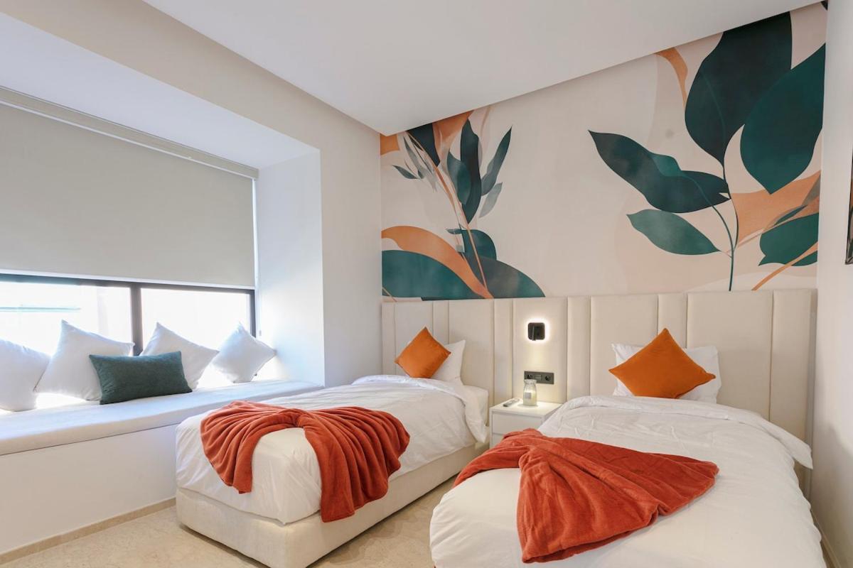Beautiful 4 Bedroom Rooftop Pool Appartamento *