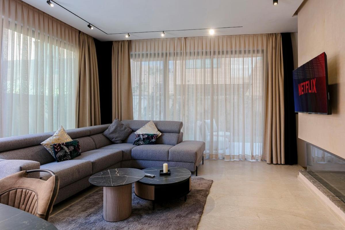 Beautiful 4 Bedroom Rooftop Pool Appartamento *