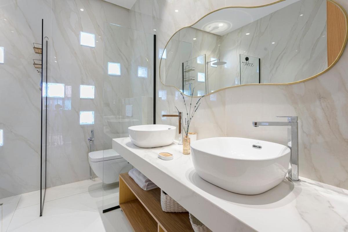 Beautiful 4 Bedroom Rooftop Pool Appartamento